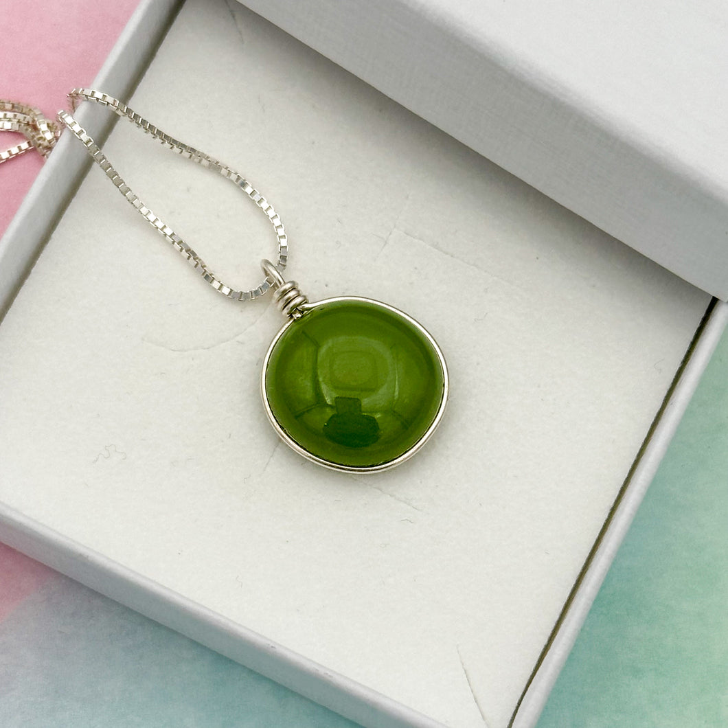 Collier Pendentif en verre opaque vert foncé - technique Murano