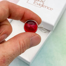 Charger l&#39;image dans la galerie, Collier Pendentif en verre transparent couleur grenat - technique Murano
