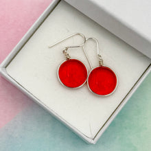 Charger l&#39;image dans la galerie, Boucles d&#39;oreilles en verre transparent couleur ruby - technique Murano
