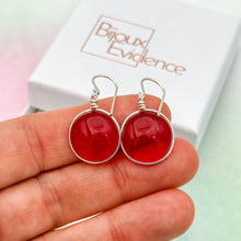 Charger l&#39;image dans la galerie, Boucles d&#39;oreilles en verre transparent couleur ruby - technique Murano
