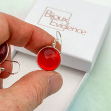 Charger l&#39;image dans la galerie, Boucles d&#39;oreilles en verre transparent couleur ruby - technique Murano
