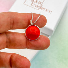 Charger l&#39;image dans la galerie, Collier Pendentif en verre transparent couleur ruby - technique Murano

