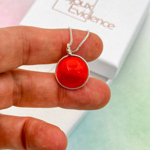 Collier Pendentif en verre transparent couleur ruby - technique Murano