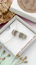 Laden Sie das Bild in den Galerie-Viewer, Pendentif Trait Abstrait
