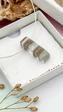 Laden Sie das Bild in den Galerie-Viewer, Pendentif Trait Abstrait
