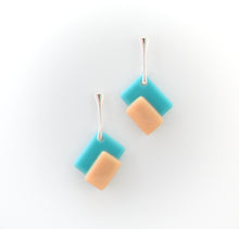 Laden Sie das Bild in den Galerie-Viewer, BO-BAU-10-Boucle-oreille-bauhaus-argent-925-verre-fusion-thermoformage-artisanale-bijoux-evidence-beige-turquoise
