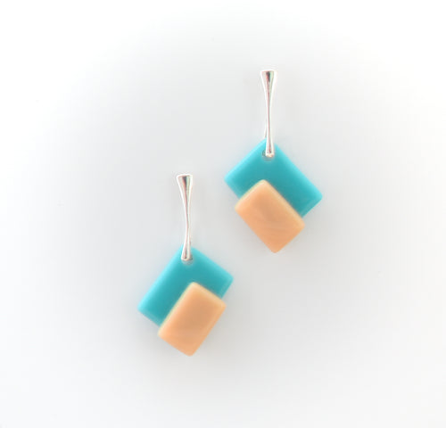 BO-BAU-10-Boucle-oreille-bauhaus-argent-925-verre-fusion-thermoformage-artisanale-bijoux-evidence-beige-turquoise