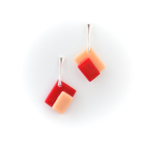 BO-BAU-8-Boucle-oreille-bauhaus-argent-925-verre-fusion-thermoformage-artisanale-bijoux-evidence-beige-rouge