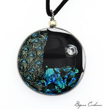 Load image into Gallery viewer, Bijoux-evidence-verre-technique-murano-florence-buhler-atelier-art-france-artisan-createur-cosmos-pendentif-collier
