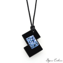 Load image into Gallery viewer, Bijoux-verre-technique-artisan-art-createur-france-bijoux-evidence-florence-buhler-Bauhaus-pendentif
