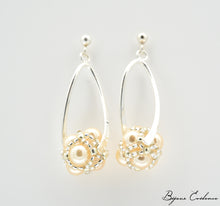 Load image into Gallery viewer, Bijoux-artisan-createur-atelier-art-france-histoire-bijoux-evidence-florence-buhler-Renaissance-Moyen-Age-Boucle-Oreille-perle-nacre
