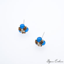 Load image into Gallery viewer, Bijoux-verre-artisan-art-createur-france-bijoux-evidence-florence-buhler-Renaissance-Moyen-Age-Boucle-Oreille-perle-Bleu
