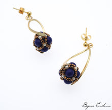 Load image into Gallery viewer, Bijoux-artisan-createur-atelier-art-france-histoire-bijoux-evidence-florence-buhler-Renaissance-Moyen-Age-Boucle-Oreille-perle-lapis-or
