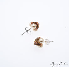 Laden Sie das Bild in den Galerie-Viewer, Bijoux-artisan-createur-atelier-art-france-histoire-bijoux-evidence-florence-buhler-Renaissance-Moyen-Age-Boucle-Oreille-perle-nacre-or
