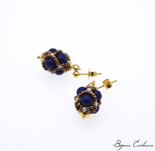 Load image into Gallery viewer, Bijoux-artisan-createur-atelier-art-france-histoire-bijoux-evidence-florence-buhler-Renaissance-Moyen-Age-Boucle-Oreille-perle-lapis-or
