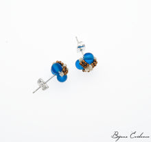 Load image into Gallery viewer, Bijoux-verre-artisan-art-createur-france-bijoux-evidence-florence-buhler-Renaissance-Moyen-Age-Boucle-Oreille-perle-Bleu
