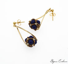 Load image into Gallery viewer, Bijoux-artisan-createur-atelier-art-france-histoire-bijoux-evidence-florence-buhler-Renaissance-Moyen-Age-Boucle-Oreille-perle-lapis-or
