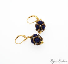 Load image into Gallery viewer, Bijoux-artisan-createur-atelier-art-france-histoire-bijoux-evidence-florence-buhler-Renaissance-Moyen-Age-Boucle-Oreille-perle-lapis-or
