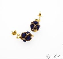 Load image into Gallery viewer, Bijoux-artisan-createur-atelier-art-france-histoire-bijoux-evidence-florence-buhler-Renaissance-Moyen-Age-Boucle-Oreille-perle-lapis-or
